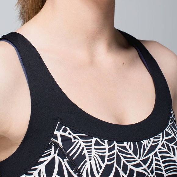 Lululemon Athletica Run: Ta Ta Topper Black/Pretty Palm Angel Wing Tank size 6 - Picture 4 of 15